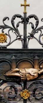 Saint Jean Népomucène, le porte-bonheur du Pont Charles (mais pas que)